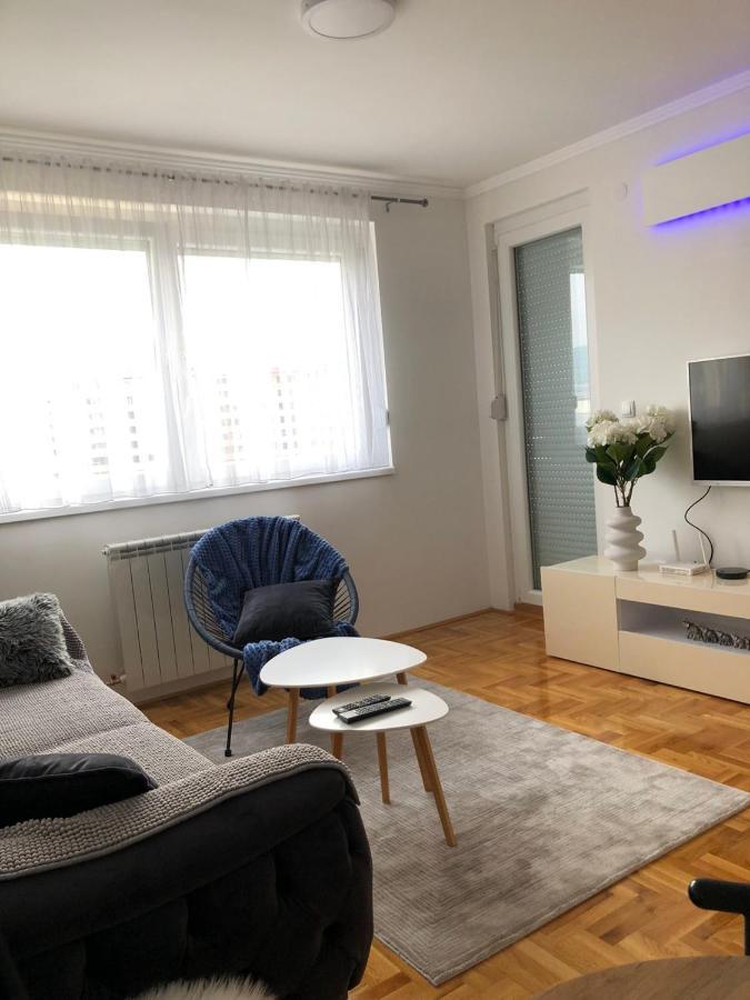 Apartman Ml Lukavica Exterior foto